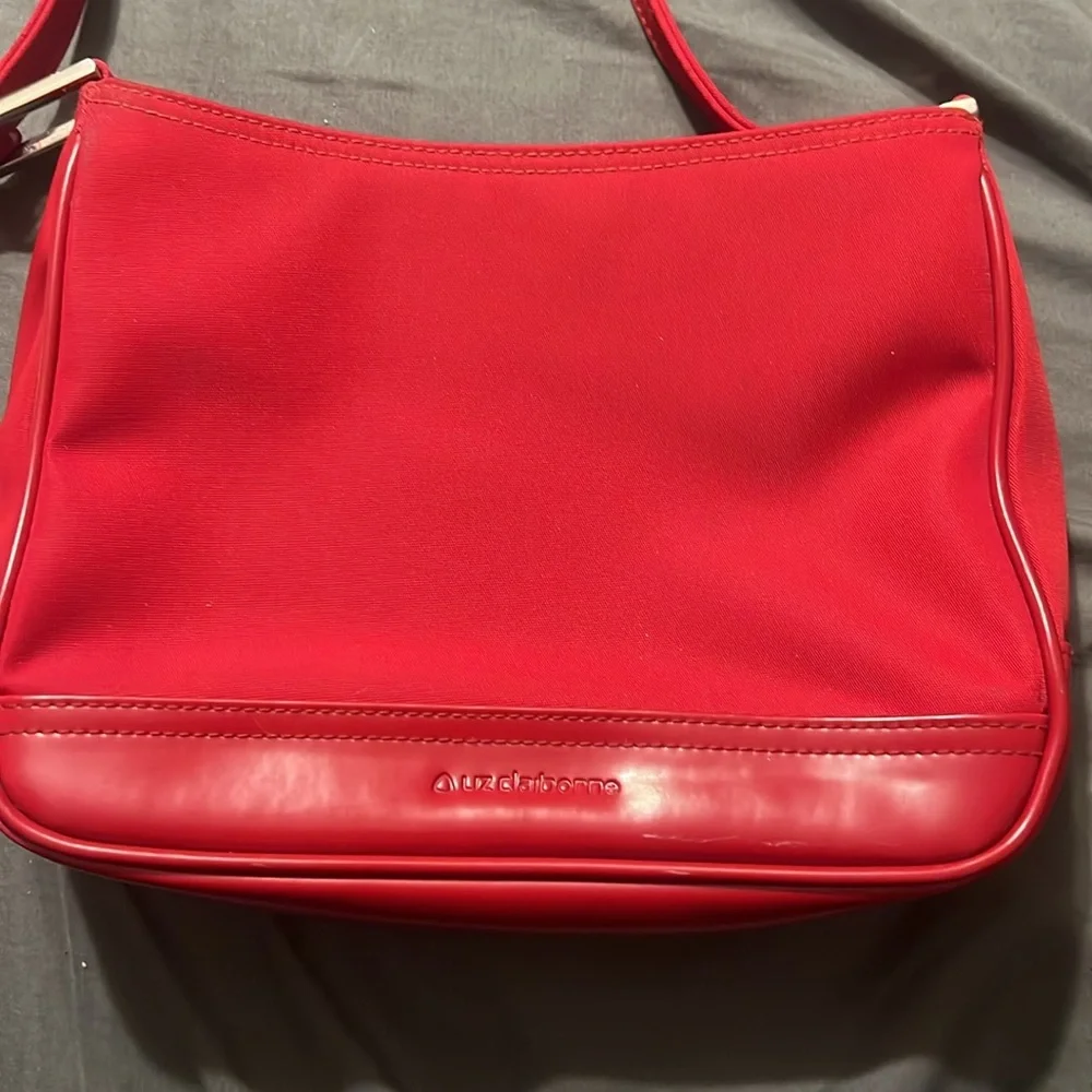 Red Liz Claiborne purse - Picture 2 of 10